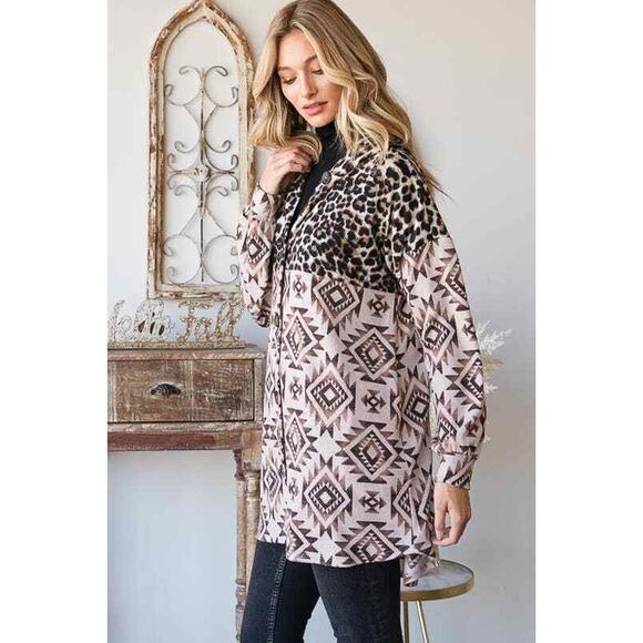EJ6720-15 AZTEC AND ANIMAL LEOPARD BUTTON DOWN SHACKET: 2-2-2 (1X-2X-3X) / BROWN - Picture 10 of 12